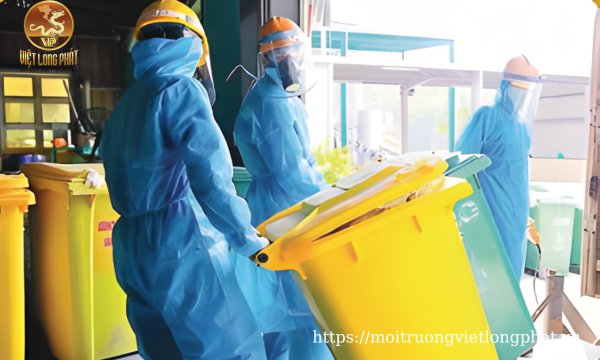 Thu gom rác thải độc hại tại Việt Long Phát